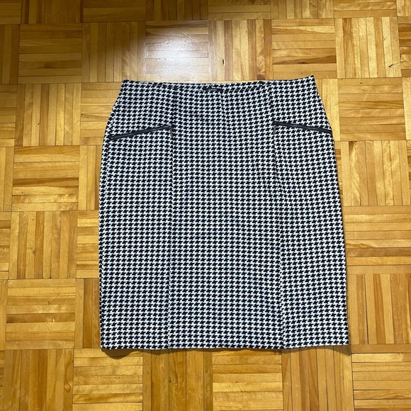 ✨Plus size Alfani Pencil skirt Size 16W✨ - Picture 2 of 5